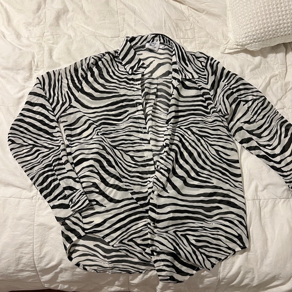 zebra mesh button up - Picture 1 of 3
